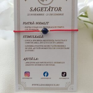 Brățară zodia Săgetător cu biluțe din Aur de 14K și piatră semiprețioasă Sodalit, pe șnur roșu