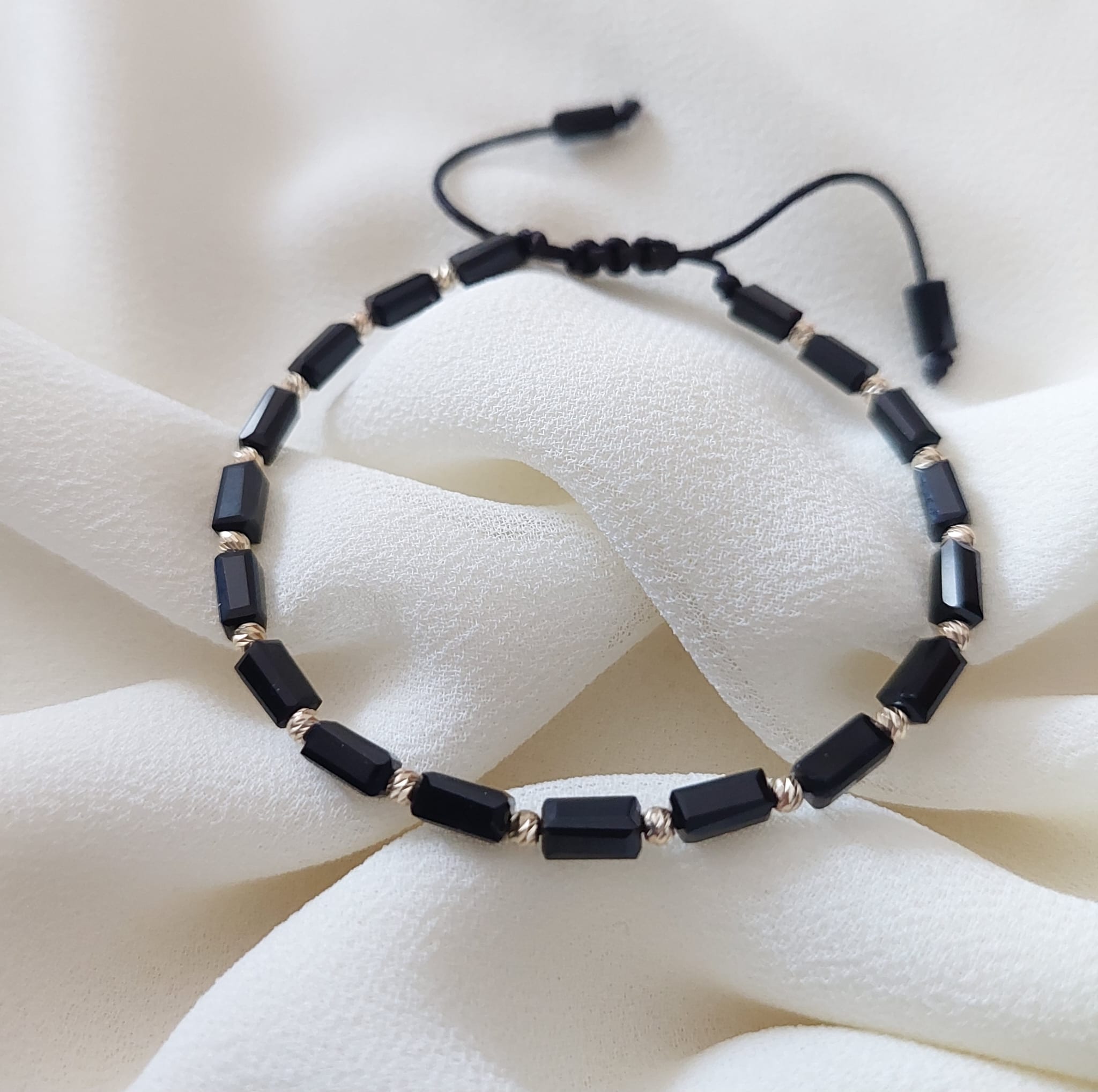 Brățară cu cristale dreptunghiulare negre și biluțe din Aur 14K